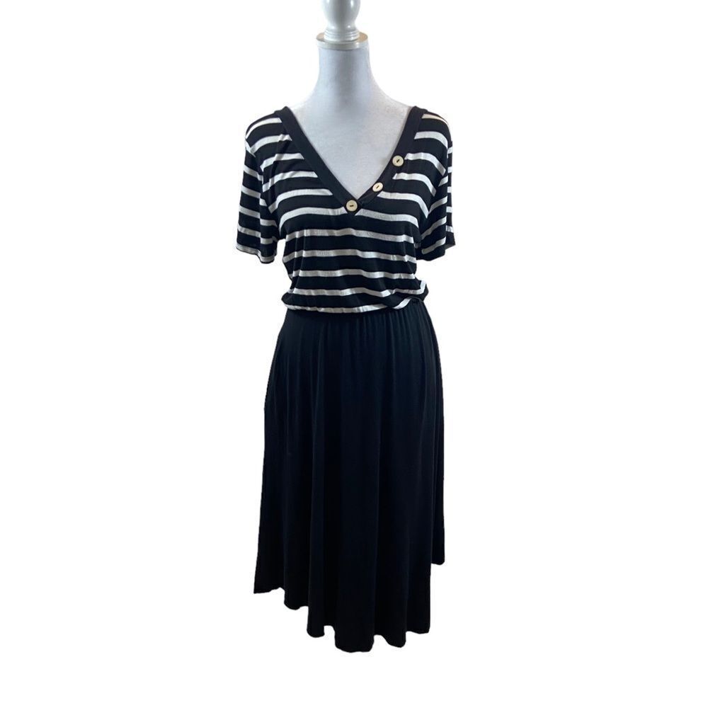 Liam‎ & Co. Brand Ladies V Neckline Black and White Stripe Dress Size Medium